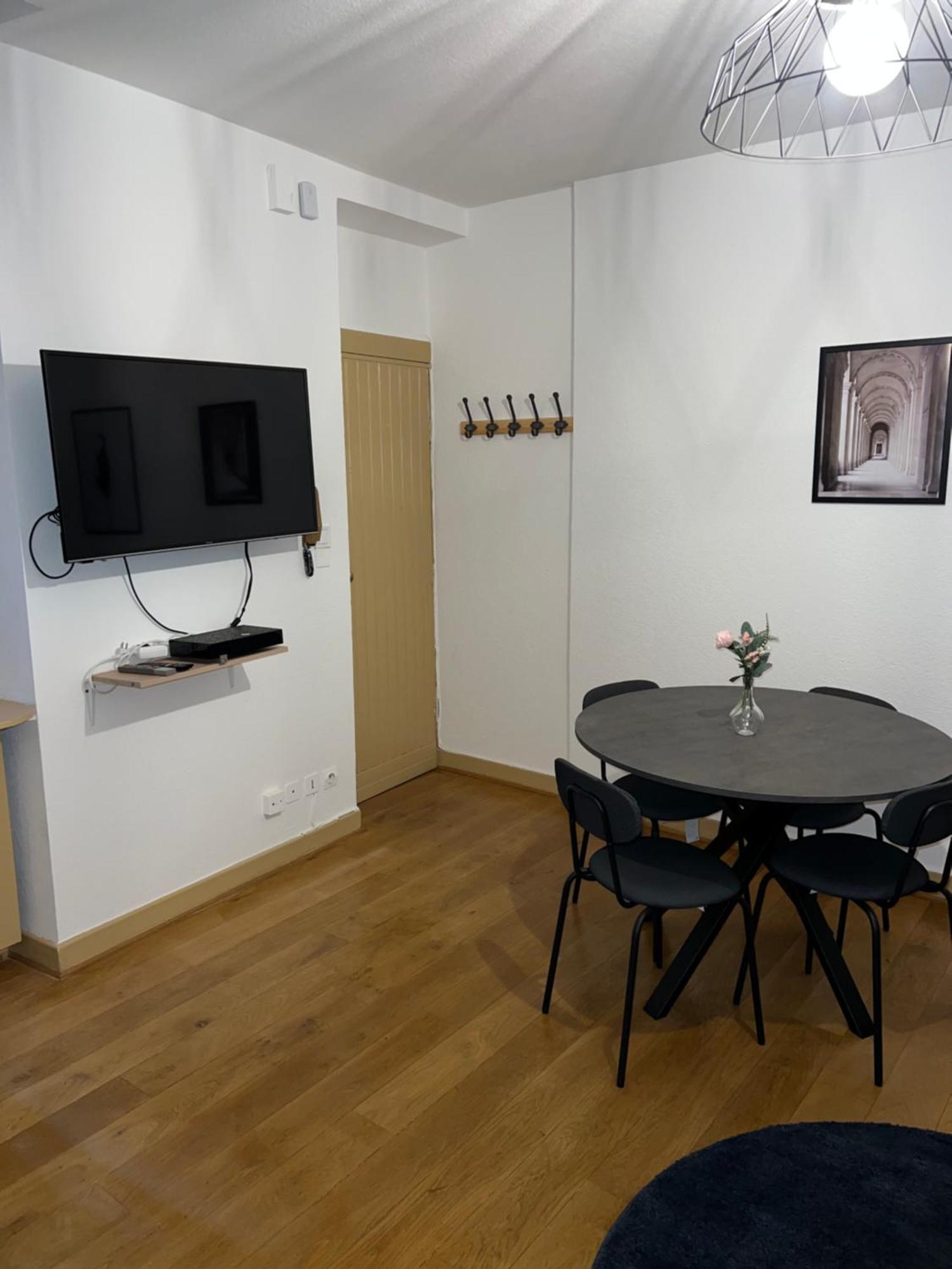 Appartement Dijon Le Zola, Avec Parking Prive Sur Demande Payant Sur Place Luaran gambar