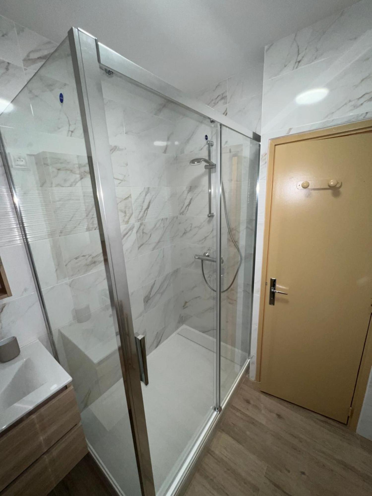 Appartement Dijon Le Zola, Avec Parking Prive Sur Demande Payant Sur Place Luaran gambar