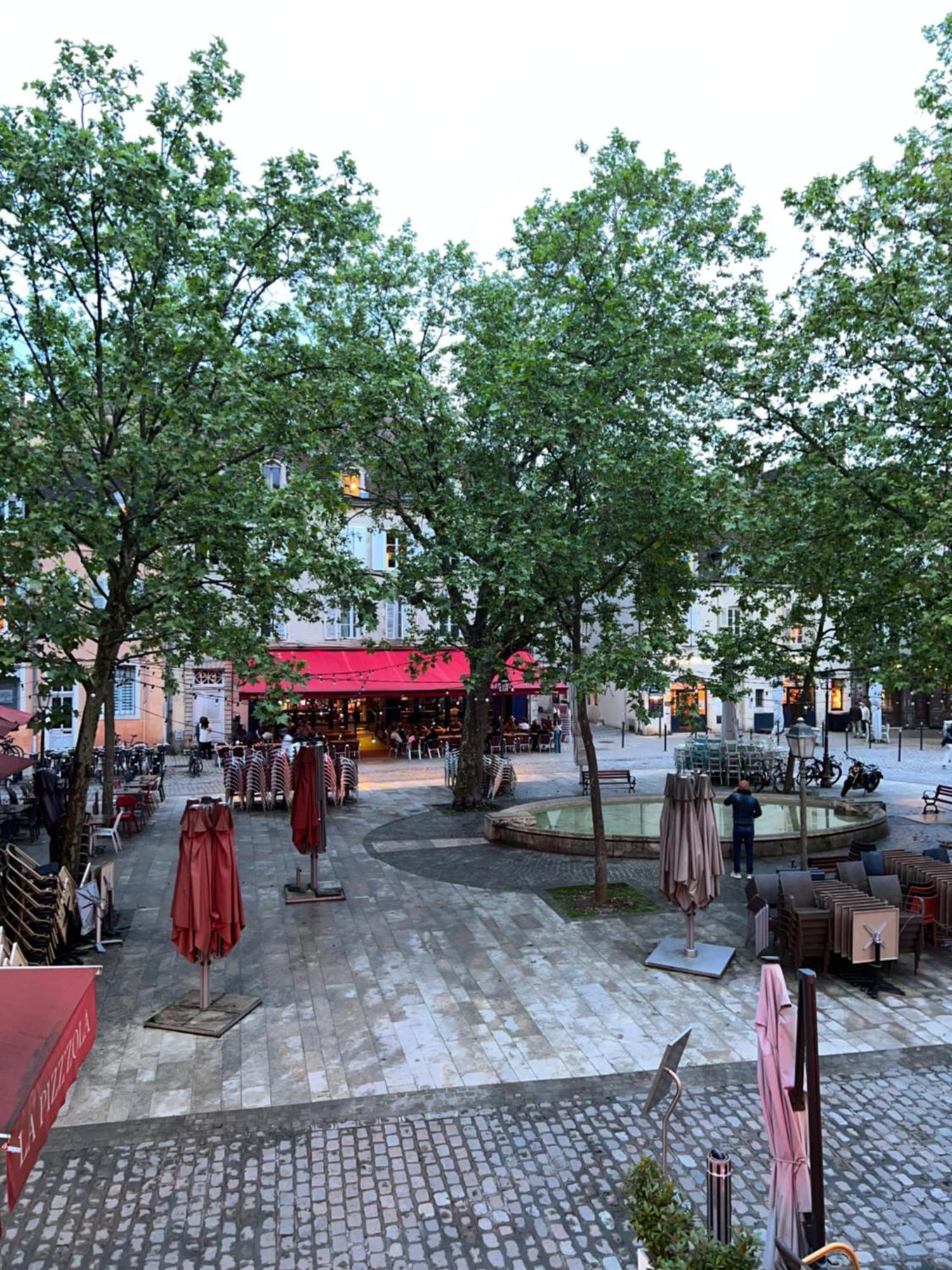 Appartement Dijon Le Zola, Avec Parking Prive Sur Demande Payant Sur Place Luaran gambar